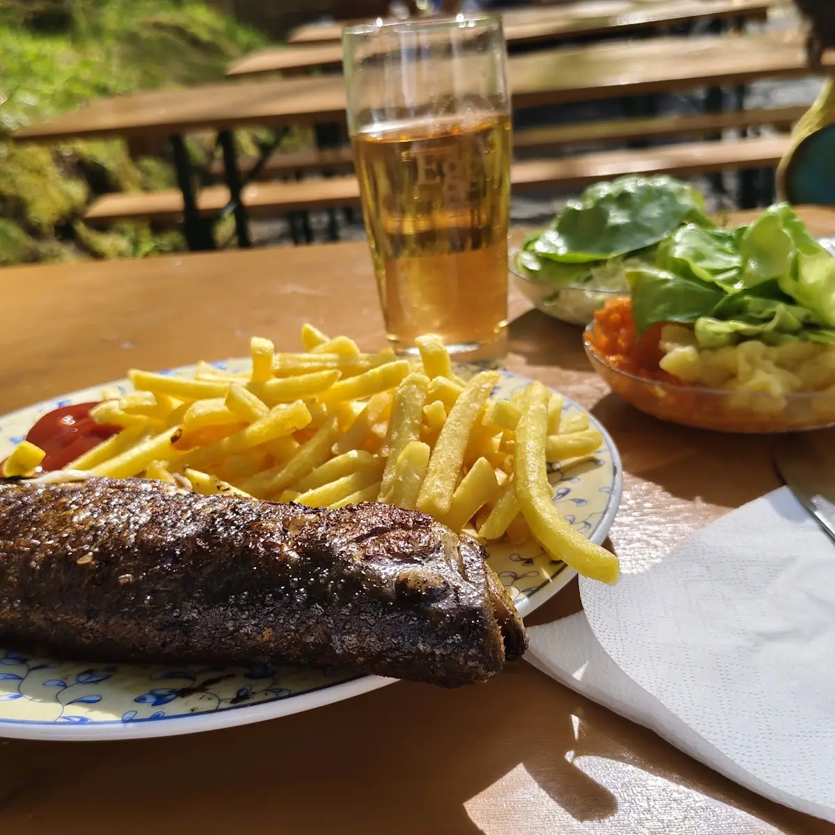 Gegrillte Forelle Mit Pommes