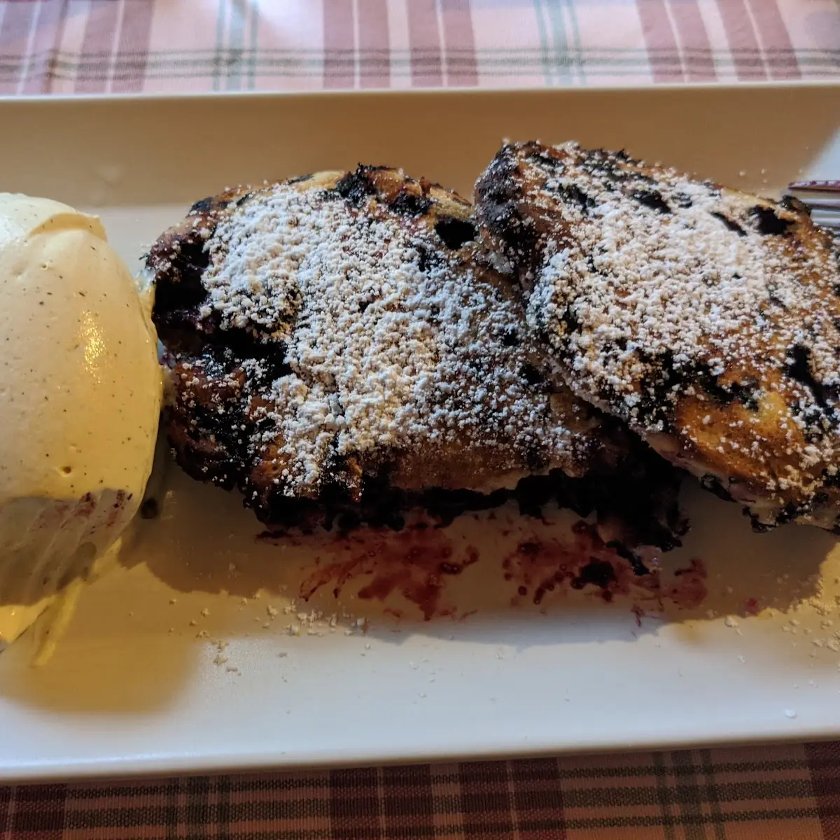Heidelbeertatschi Mit Hausgemachtem Vanilleeis