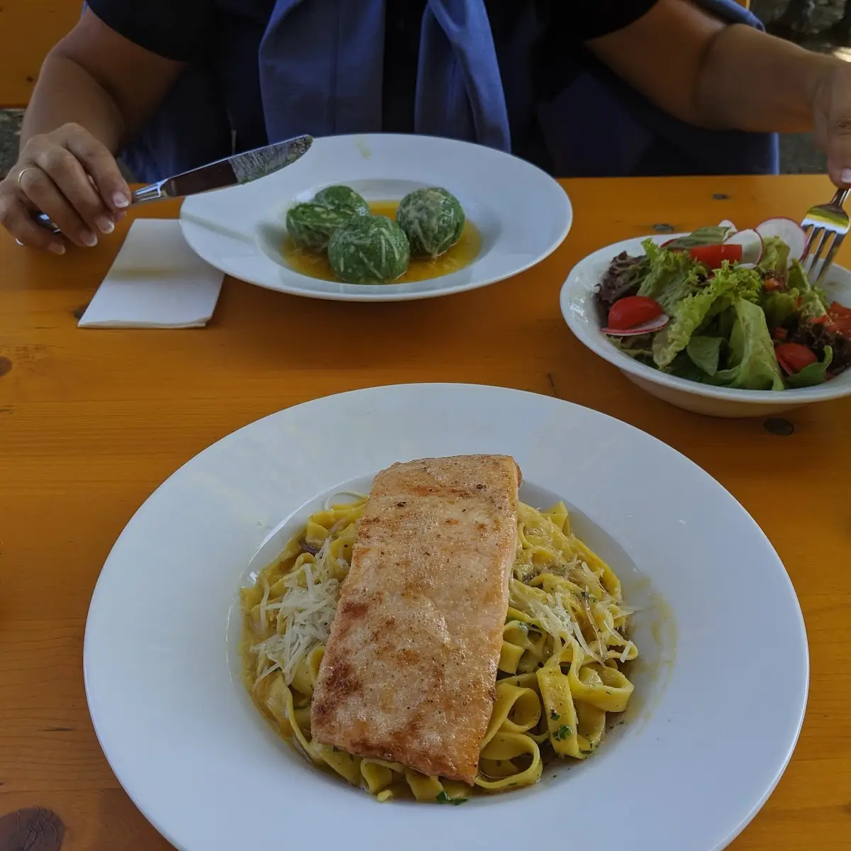 Tagliatelle Mit Lachs Und Spinatknödel