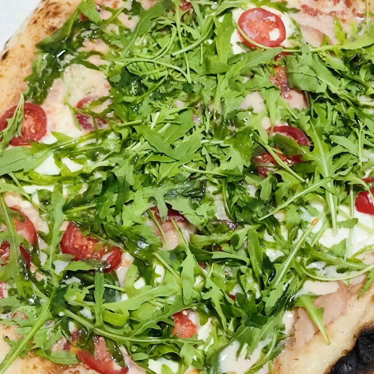 Pizza Fresca Mit Beinschinken Rucola Und Gorgonzola
