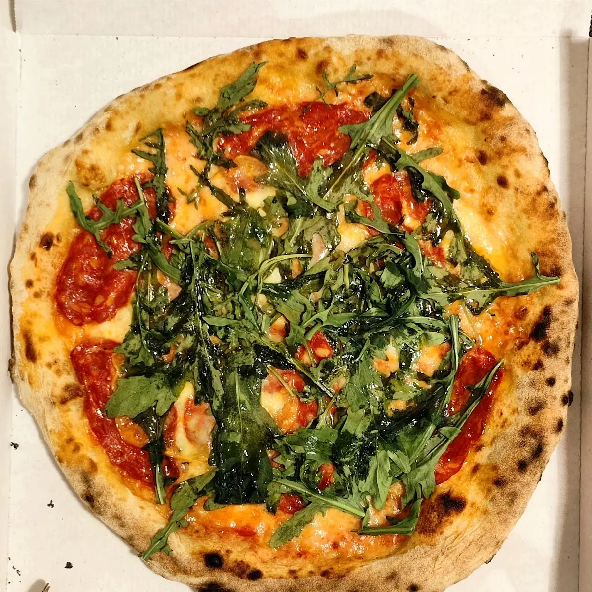 Pizza Piccante Scharf Mit Fior Di Latte Und Rucola