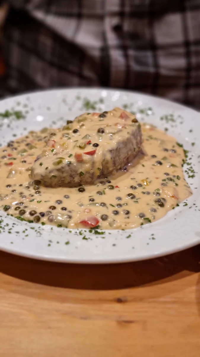 Steak Und Bunter Pfeffersoße