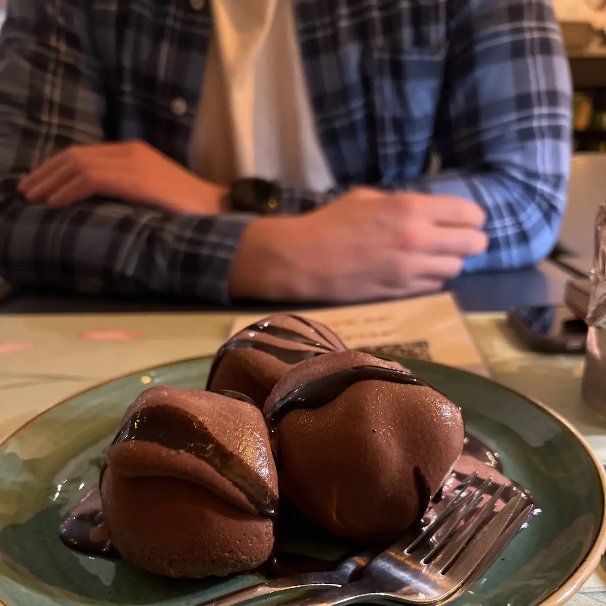 Profiterole Alla Vaniglia Con Cream Al Cioccolato