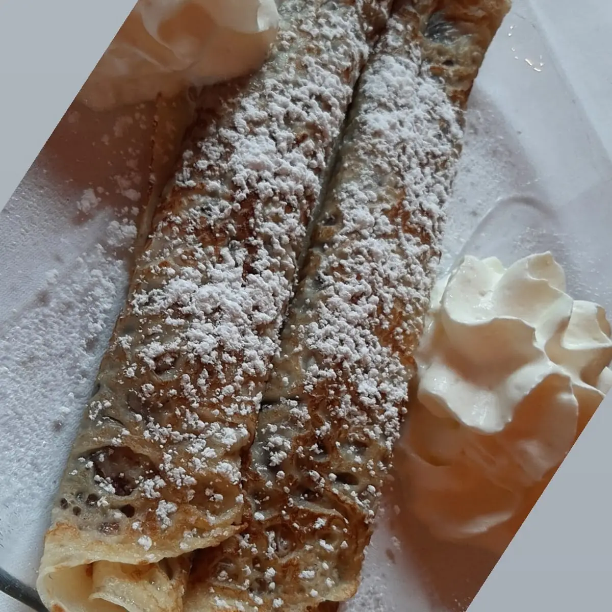 Pala Mit Erdbeermarmelade