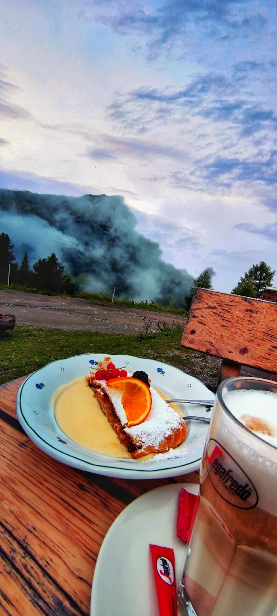 Apfelstrudel Mit Vanillesauce