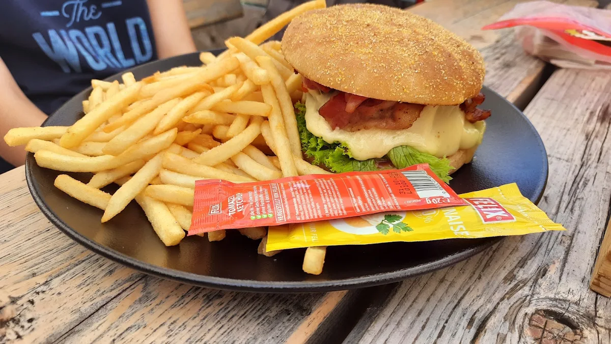 Hamburger Mit Pommes Frites