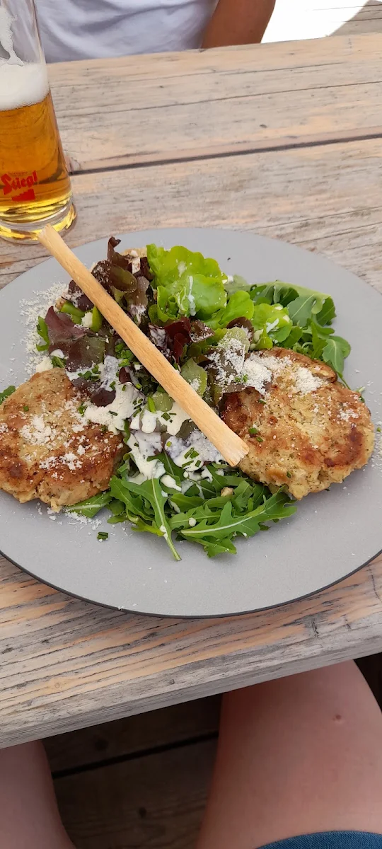 Kaspressknödel Mit Salat
