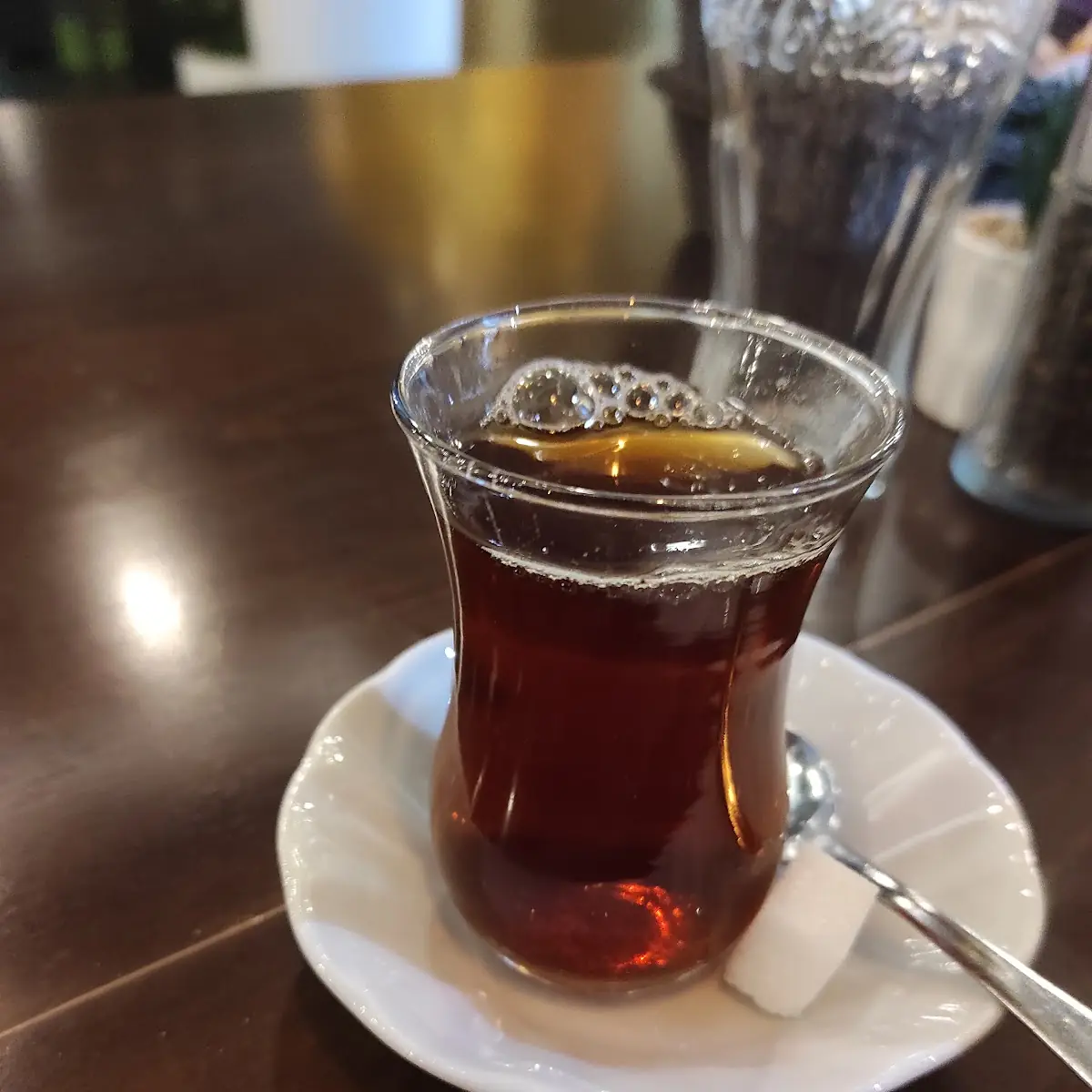Cay Schwarzer Tee