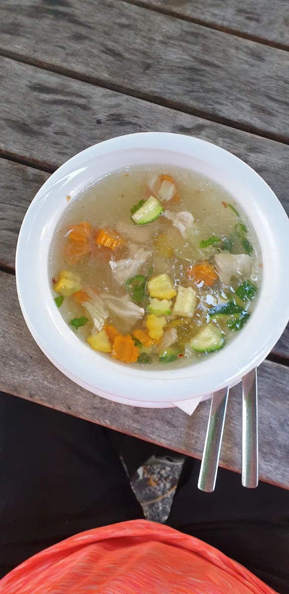 Gemüse-glasnudelsuppe Mit Hühnerfleisch