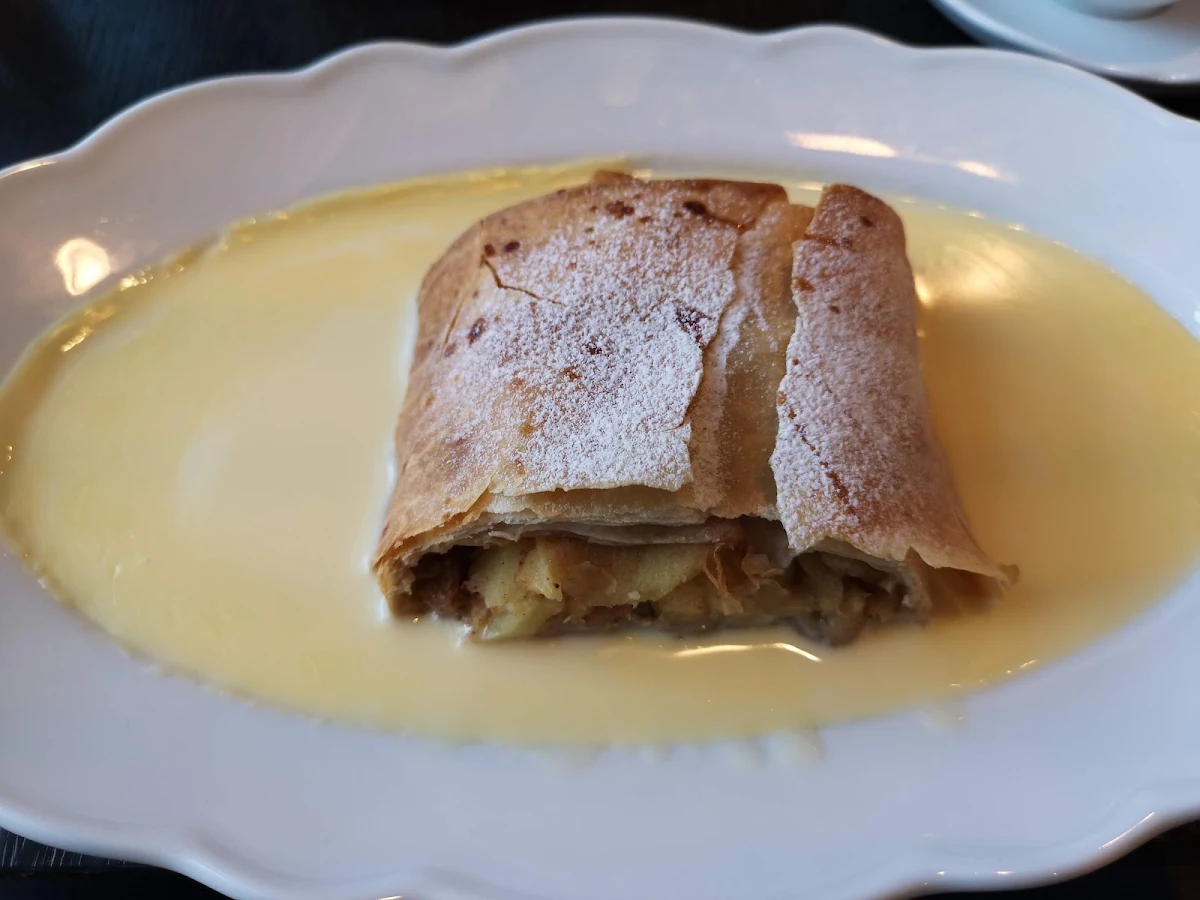 Apfelstrudel Mit Vanillesauce