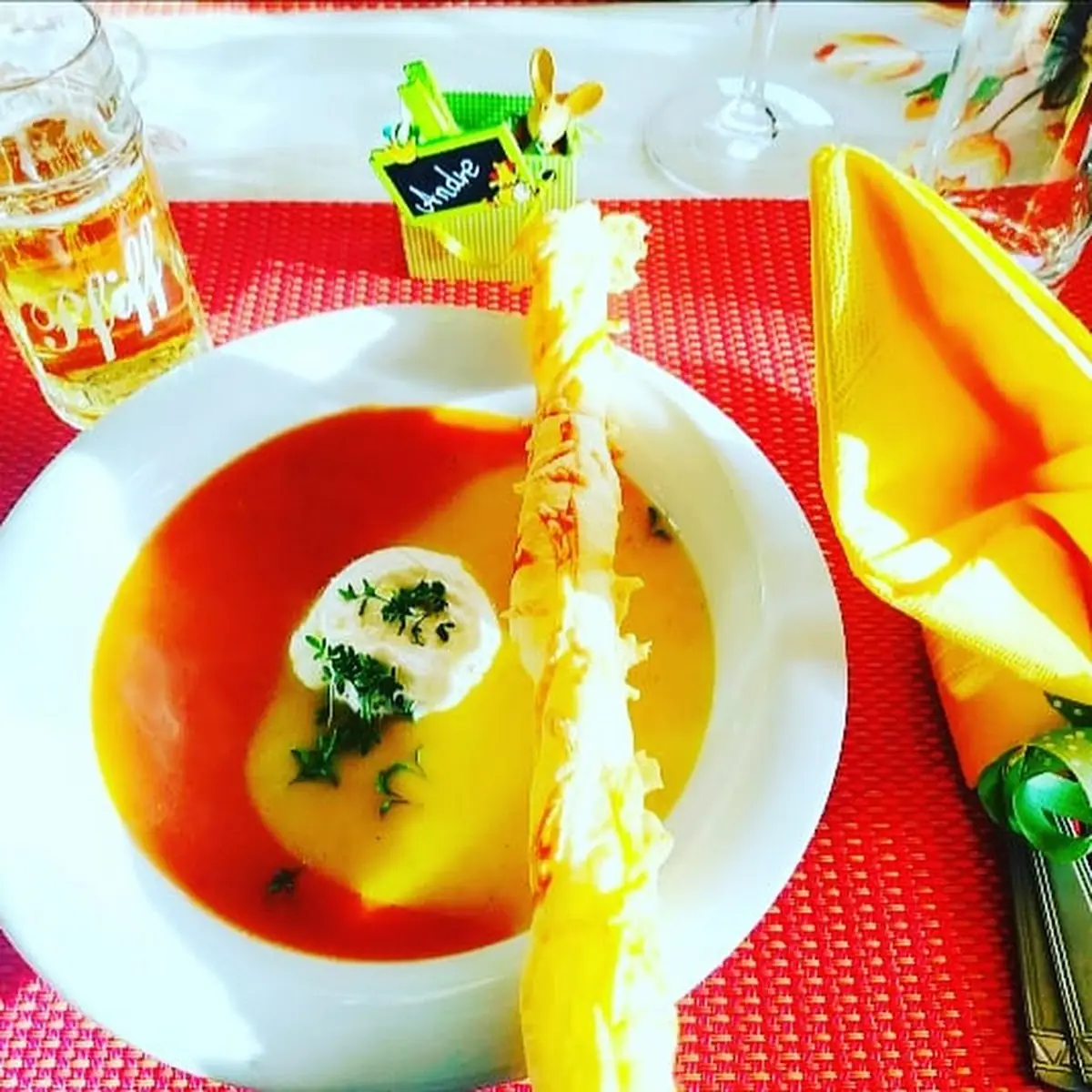 Zwei- Färbige Paprikasuppe