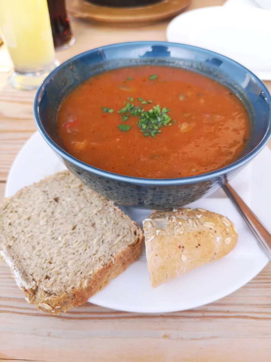 Hausgemachte Gulaschsuppe