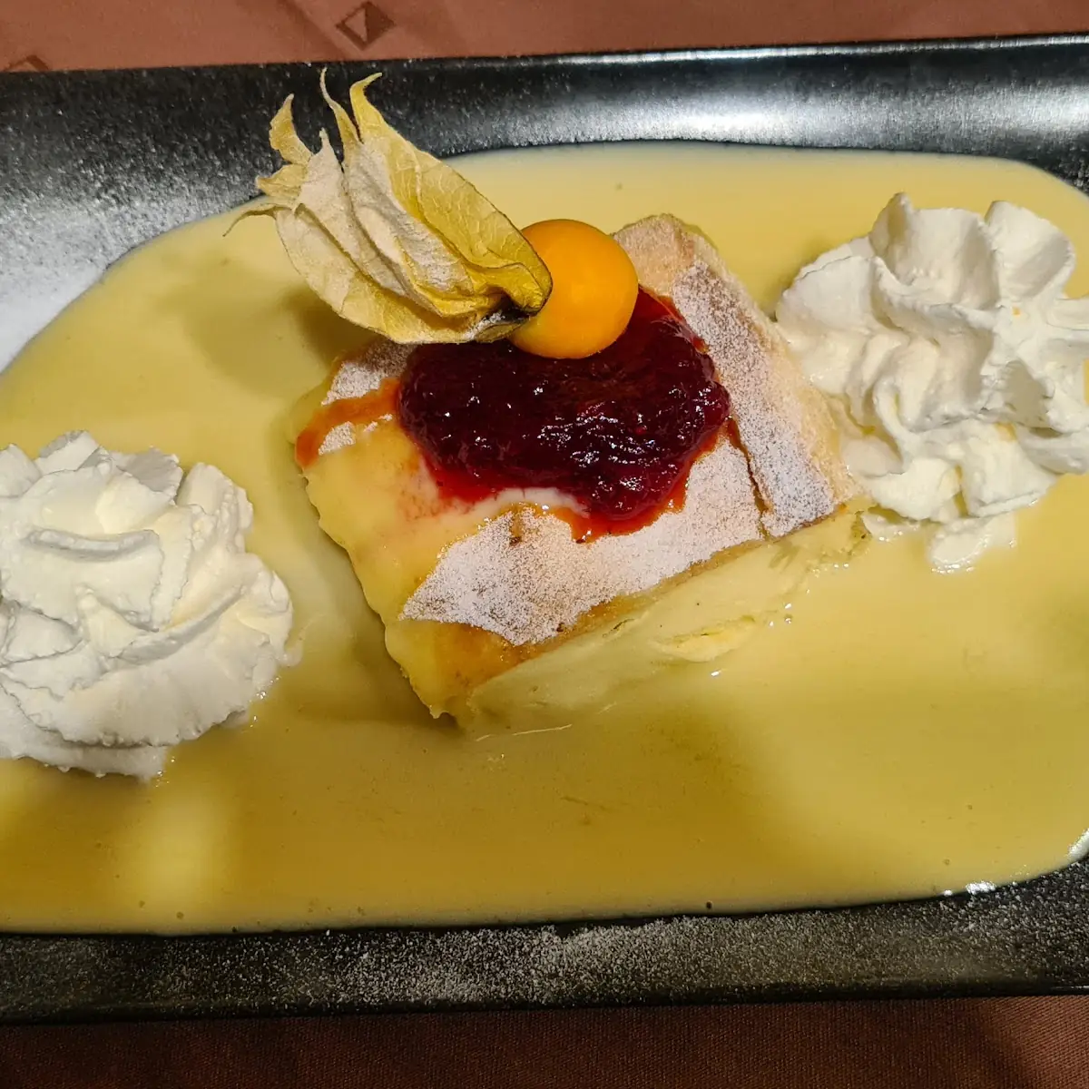 Topfenstrudl Mit Vanillesauce
