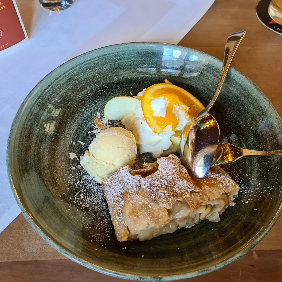 Apfelstrudel Mit Zimteis