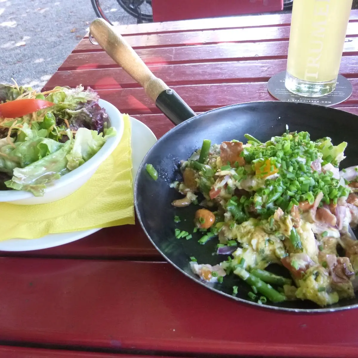 Kasnocken Im Pfandl Mit Kleinem Blattsalat
