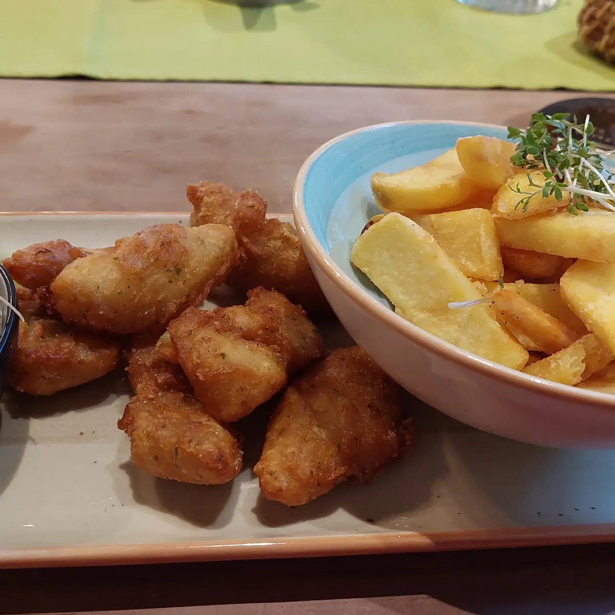 Zander Im Bierbackteig Mit Potato - Dippers Fish&Chips