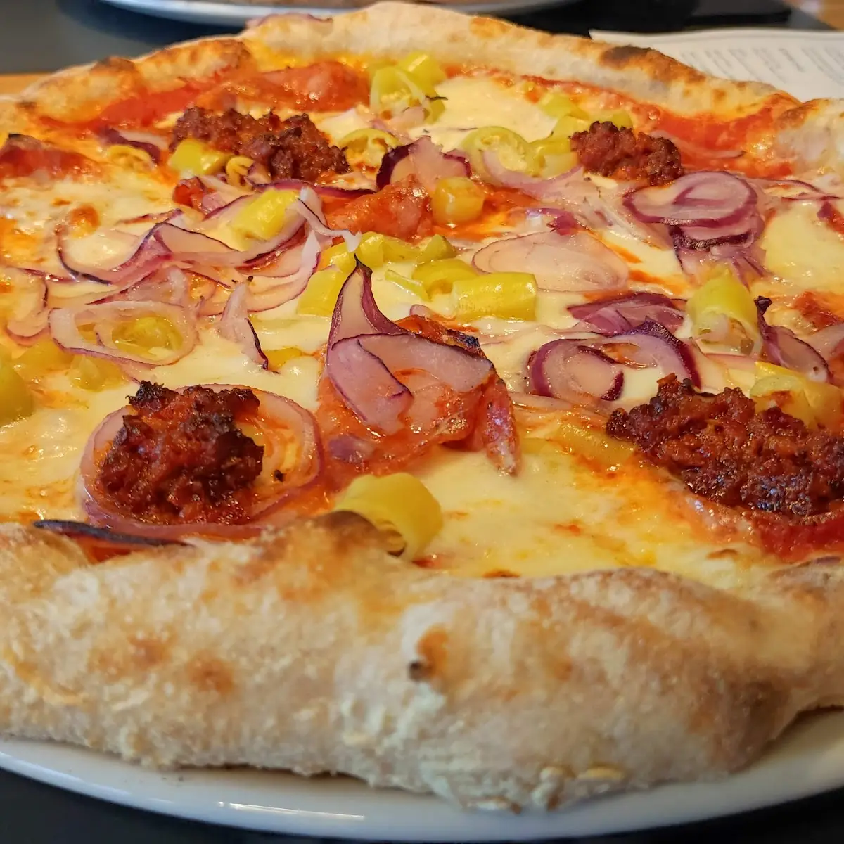 Pizza Diavolo Mit Zwiebeln