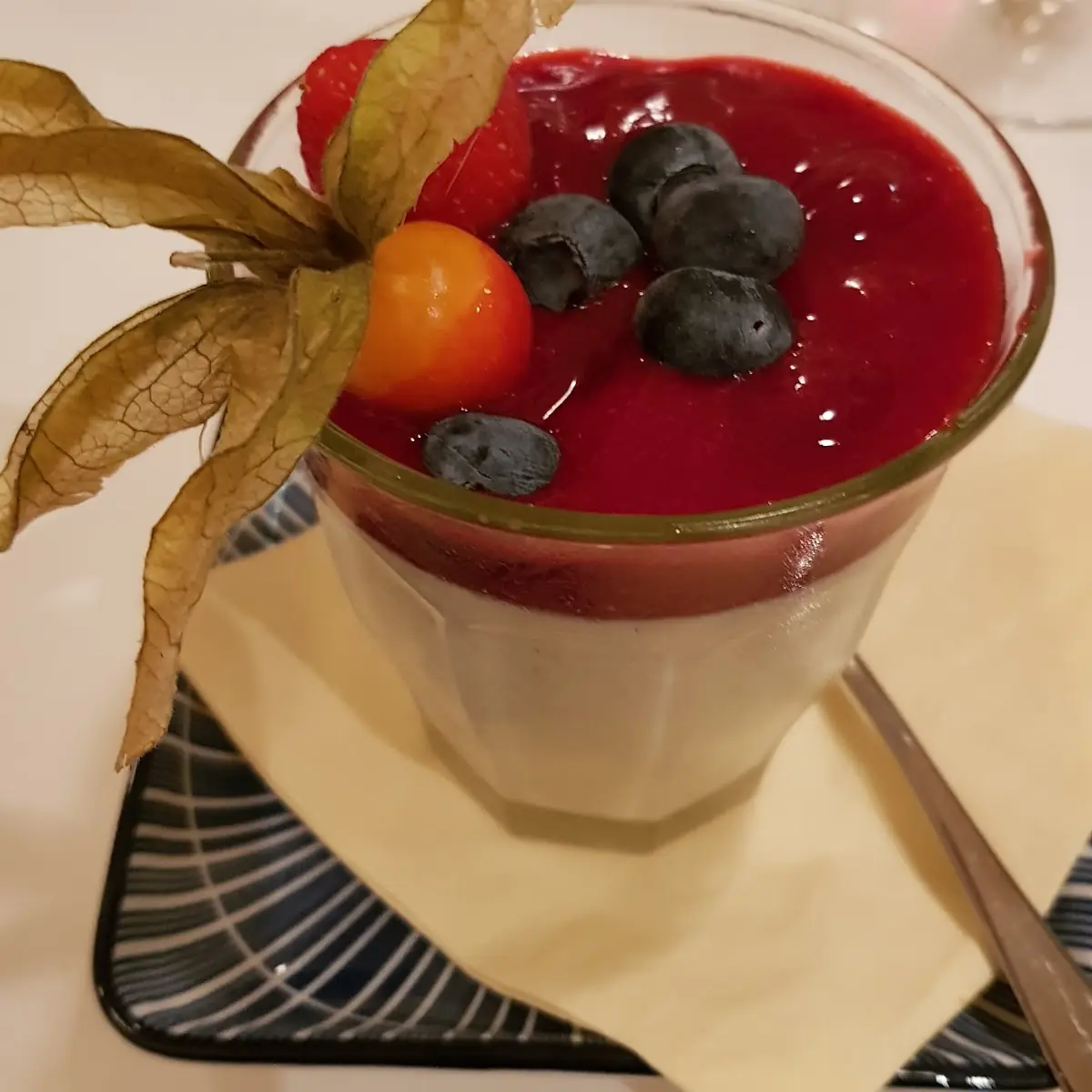 Pannacotta Mit Beerenspiegel