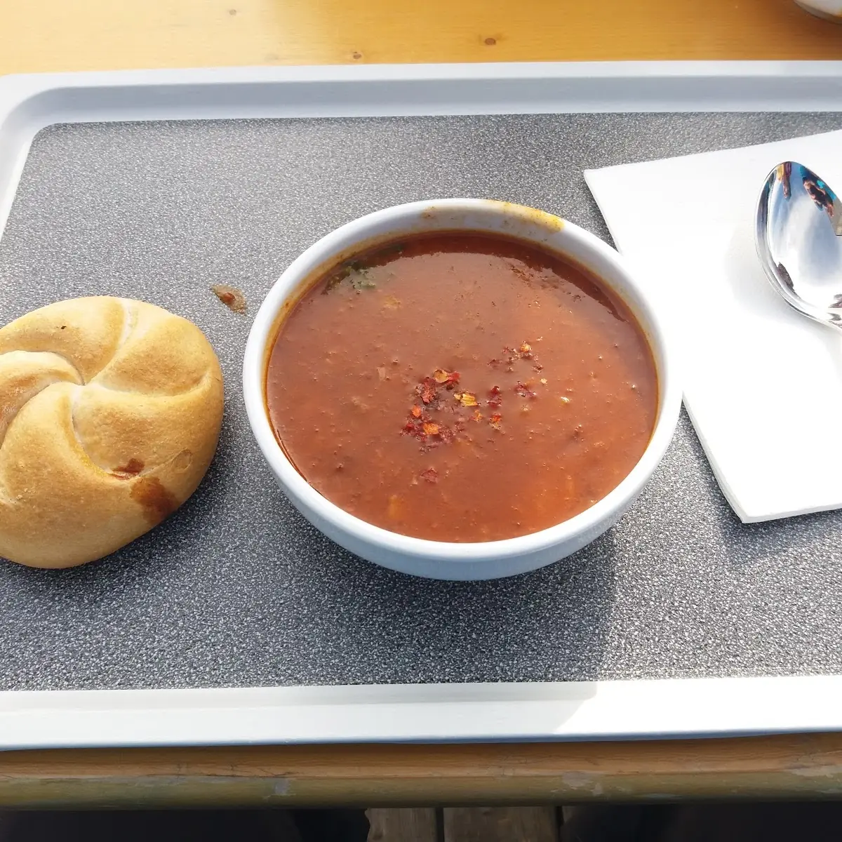 Gulaschsuppe Mit Semmel