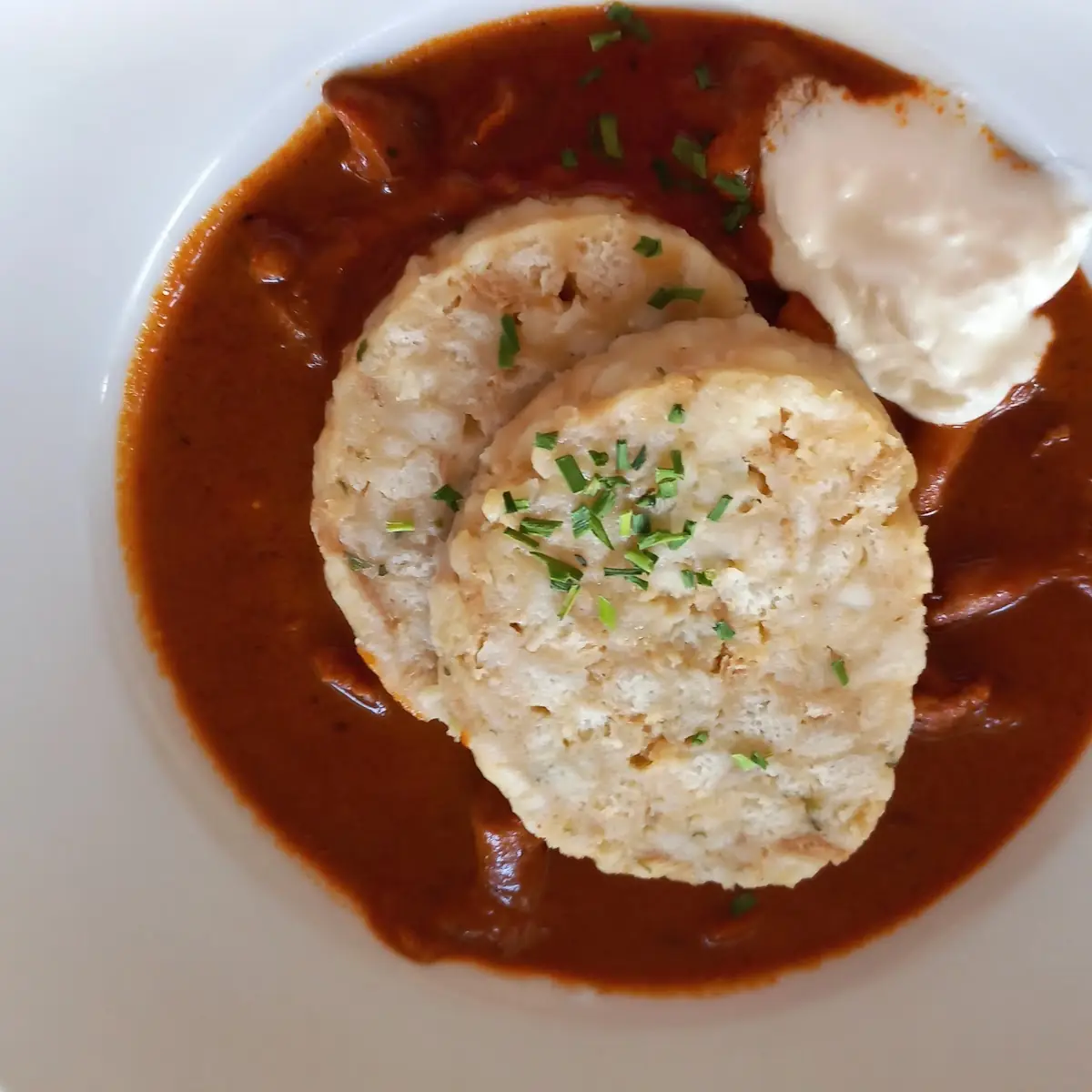 Eierlschwammerl Gulasch Mit Servietten Knödel