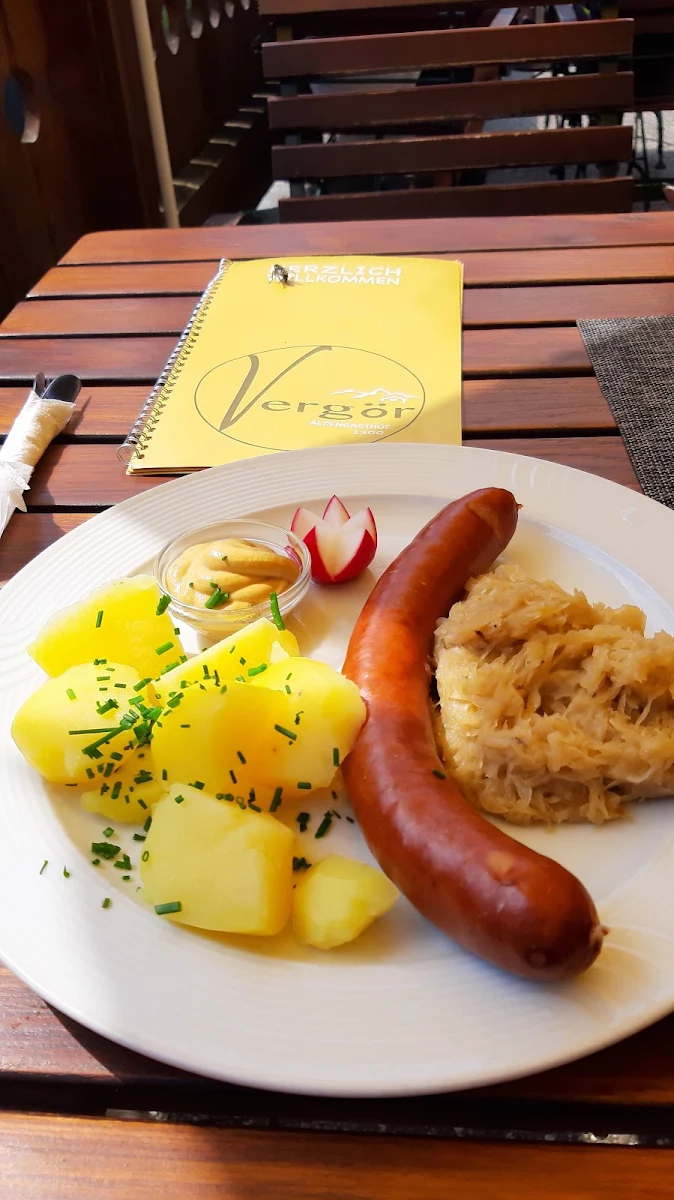 Hauswurst Mit Sauerkraut
