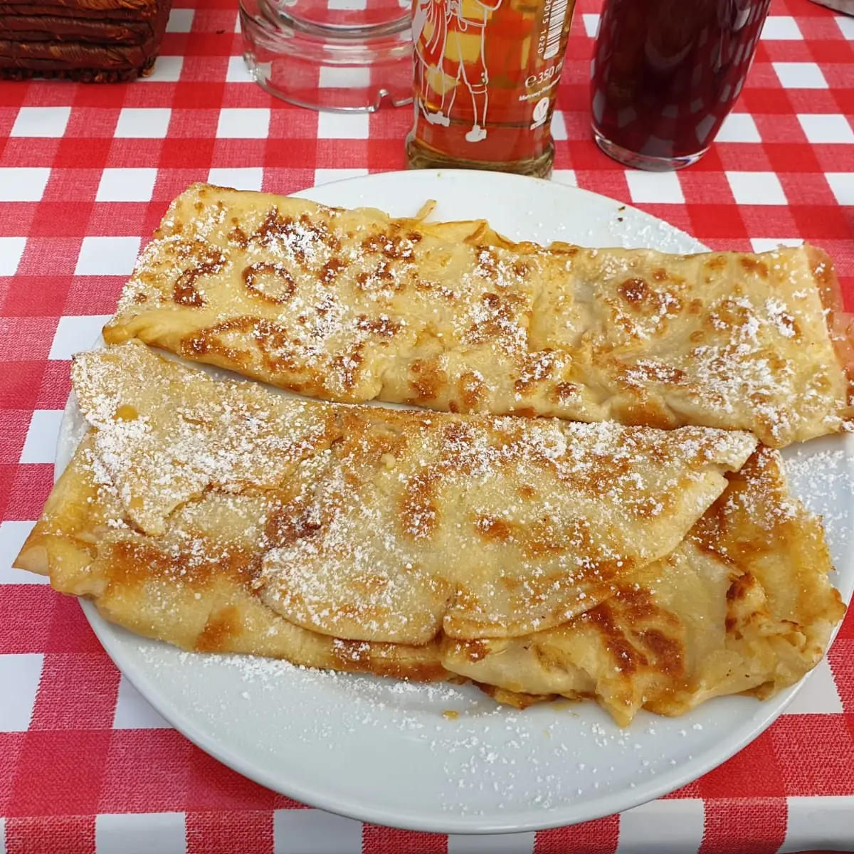 Pfannkuchen Mit Marillenmarmelade