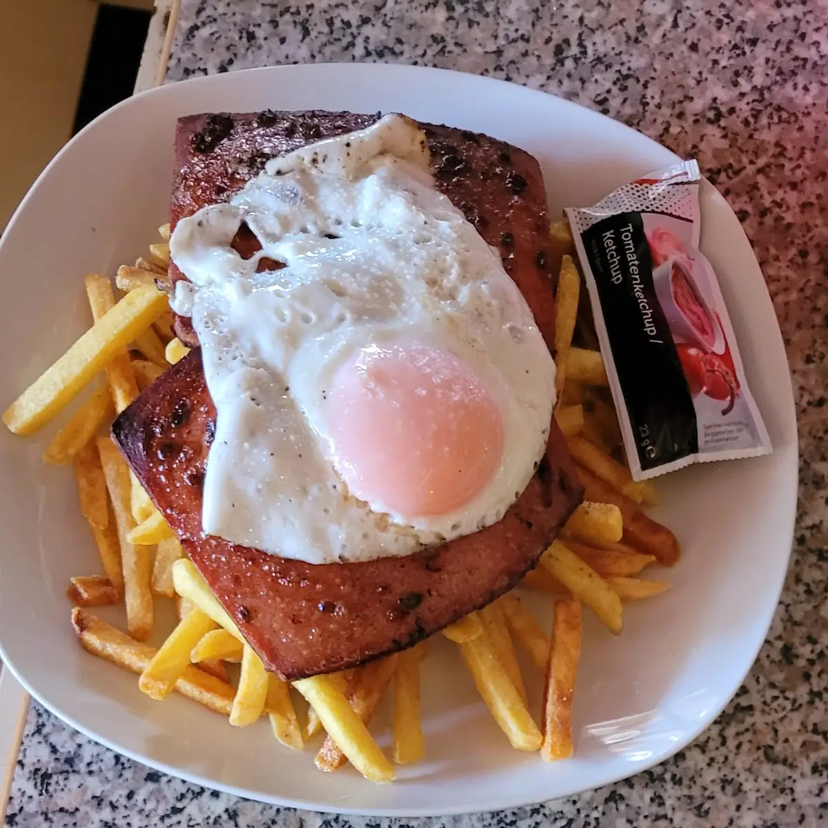 Bärlauchknödel Und Leberkäse Mit Spiegelei