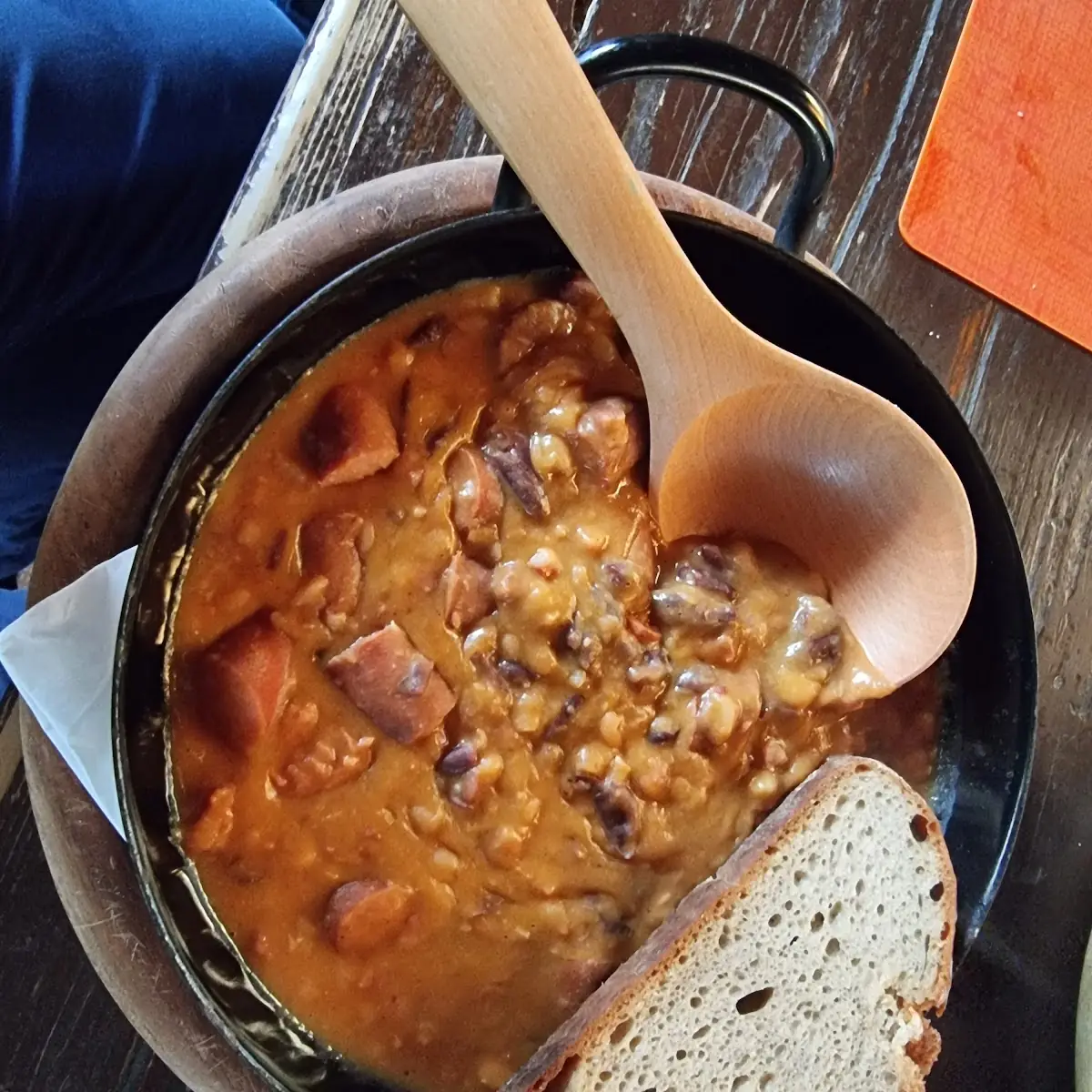 Bohnen Mit Speck Und Brot