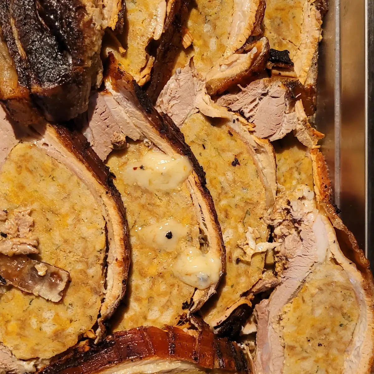 Gefüllter Schweinebauch
