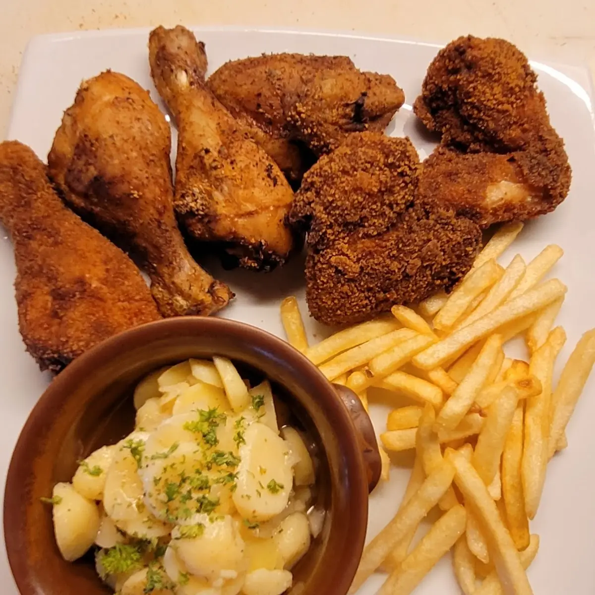 Hühnchenkeule Und Flügerl
