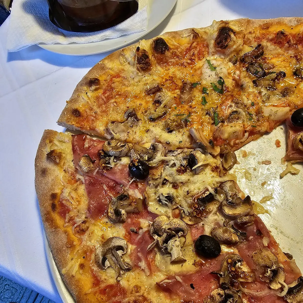 Pizza Frutti Di Mare & Pizza Capricciosa