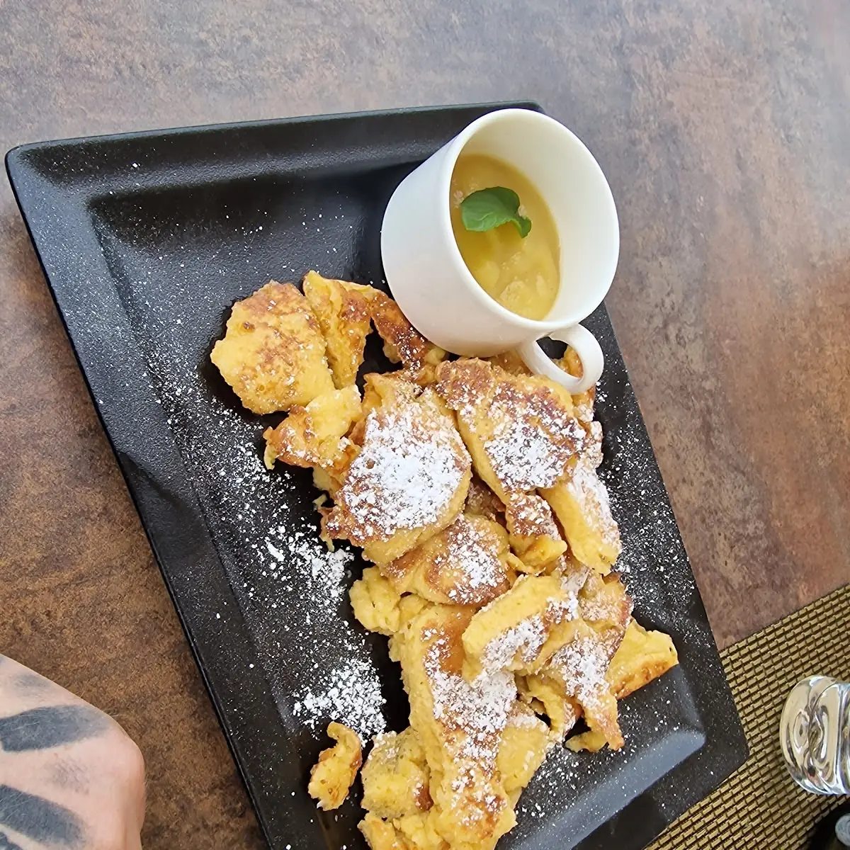 Unser Hausgemachter Kaiserschmarren