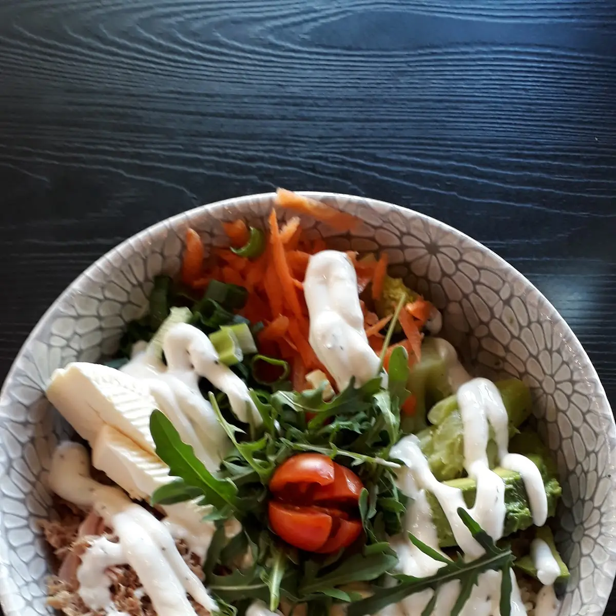 Bowle Mit Thunfisch Zwiebeln Und Gemüse