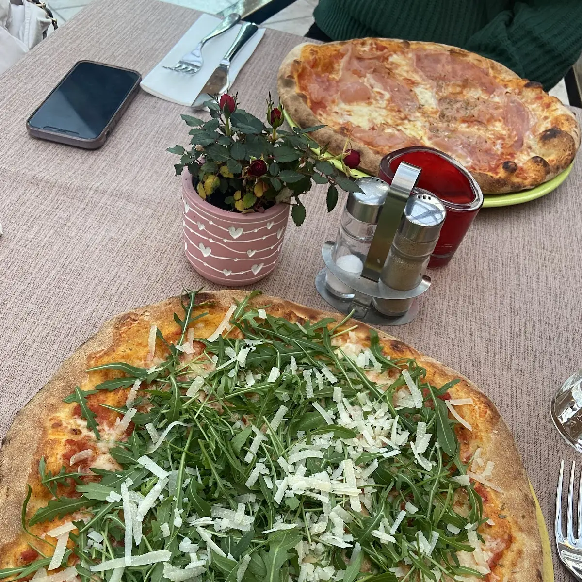 Pizza Ruccola Und Parmesan
