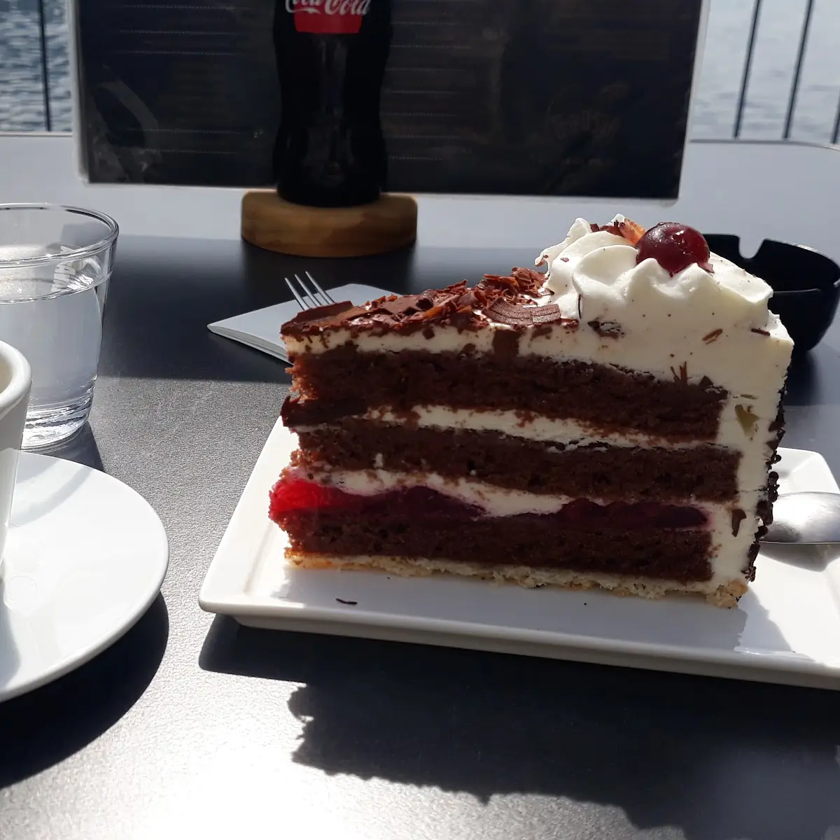 Cappuccino Italiano Und Schwarzwälderkirsch Torte