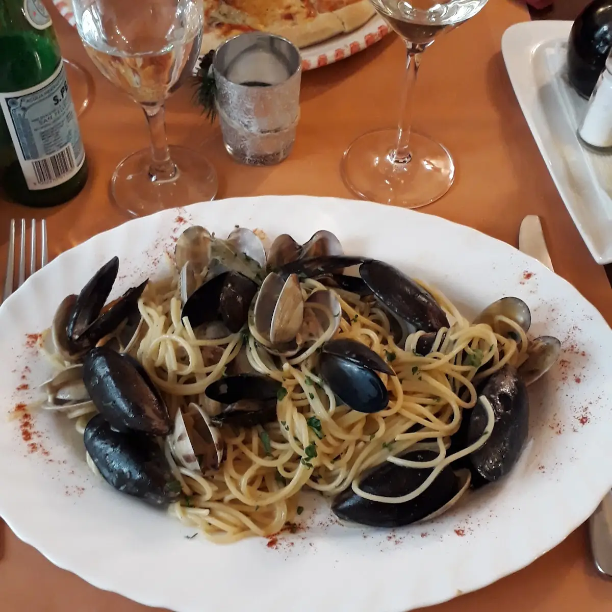 Pizza Und Spaghetti Vongole
