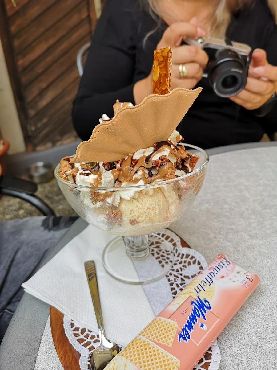Nussbecher