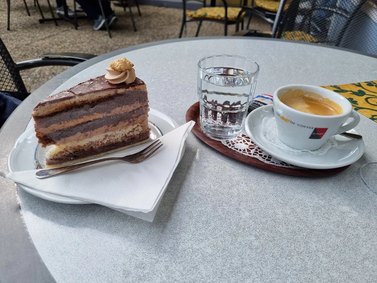 Rum Kokos-torte Und Grosser Brauner
