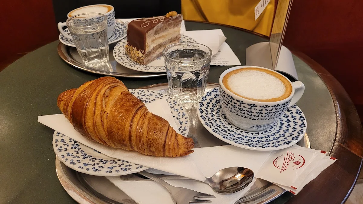 Croissant & Melange