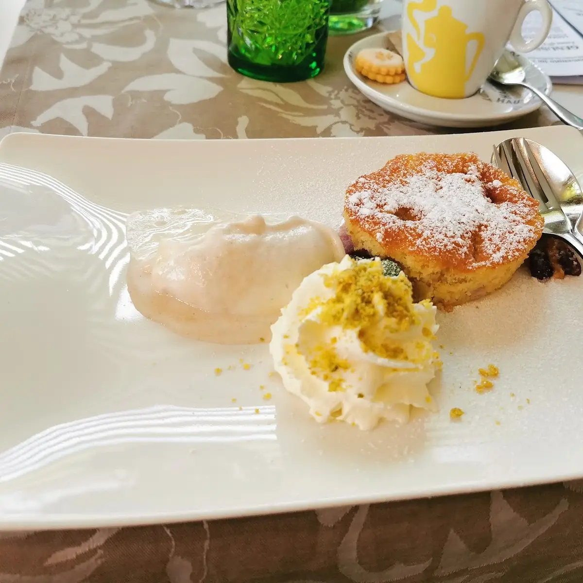 Traubenkuchen Mit Hausgemachten Beinensorbet