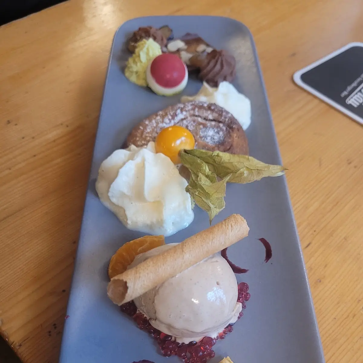Zimtschnecke Mit Zimtglace