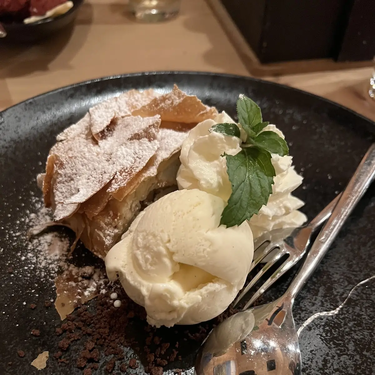 Apfelstrudel Mit Vanilleeis