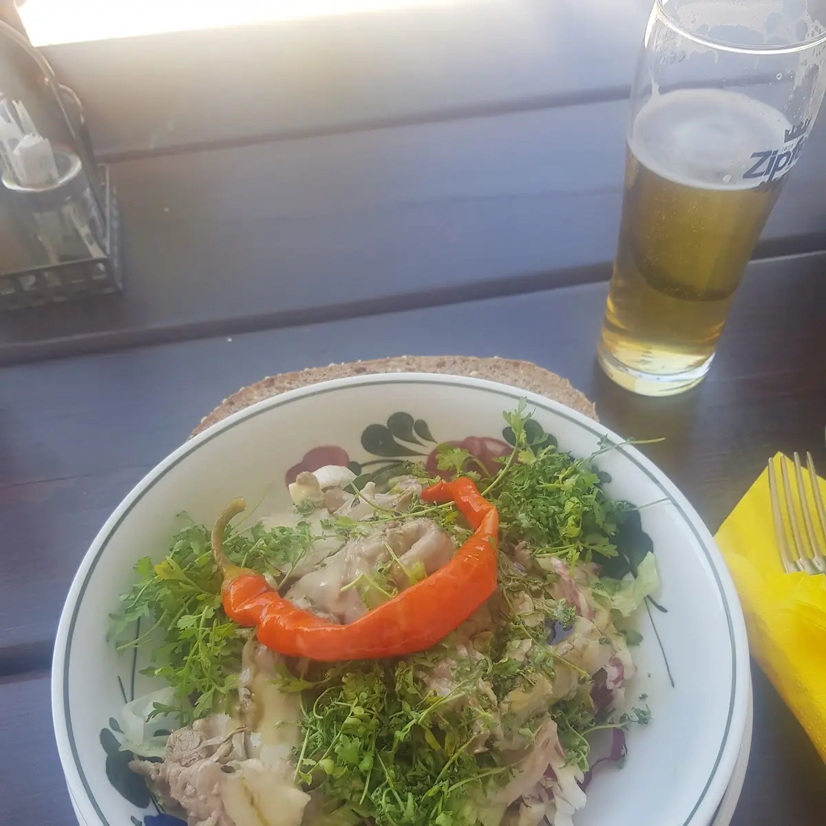 Saures Rindfleisch Mit Rucola Salat