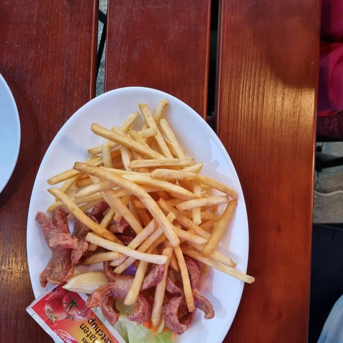 Grillwürstel Mit Pommes