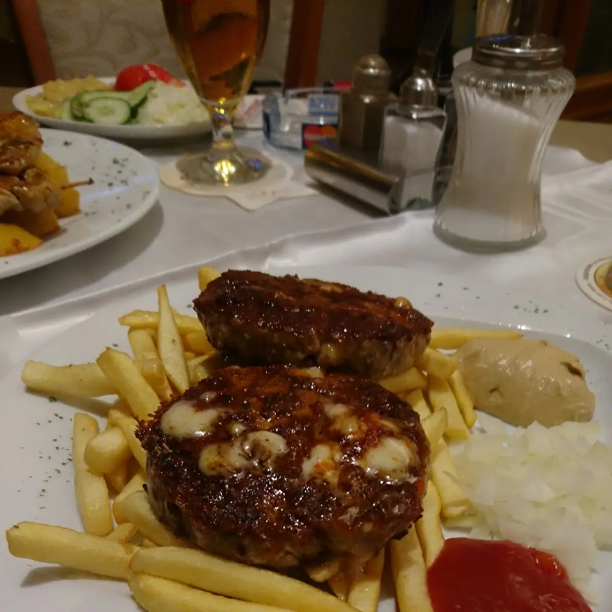 Gefülltes Pleskavica