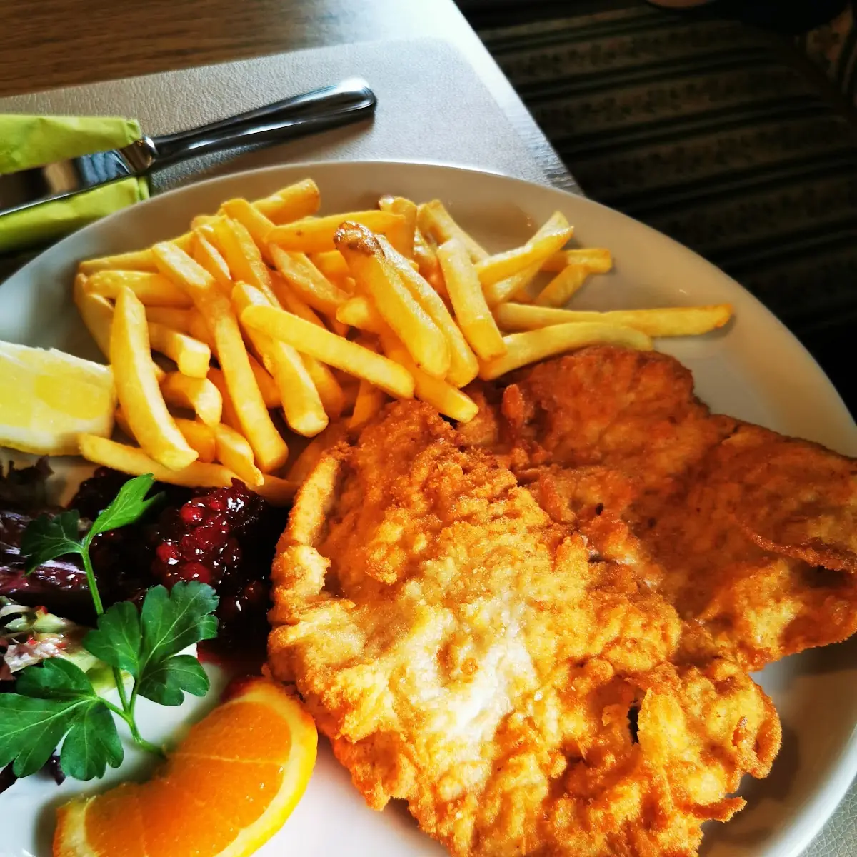 Schnitzel Wiener Art Mit Pommes