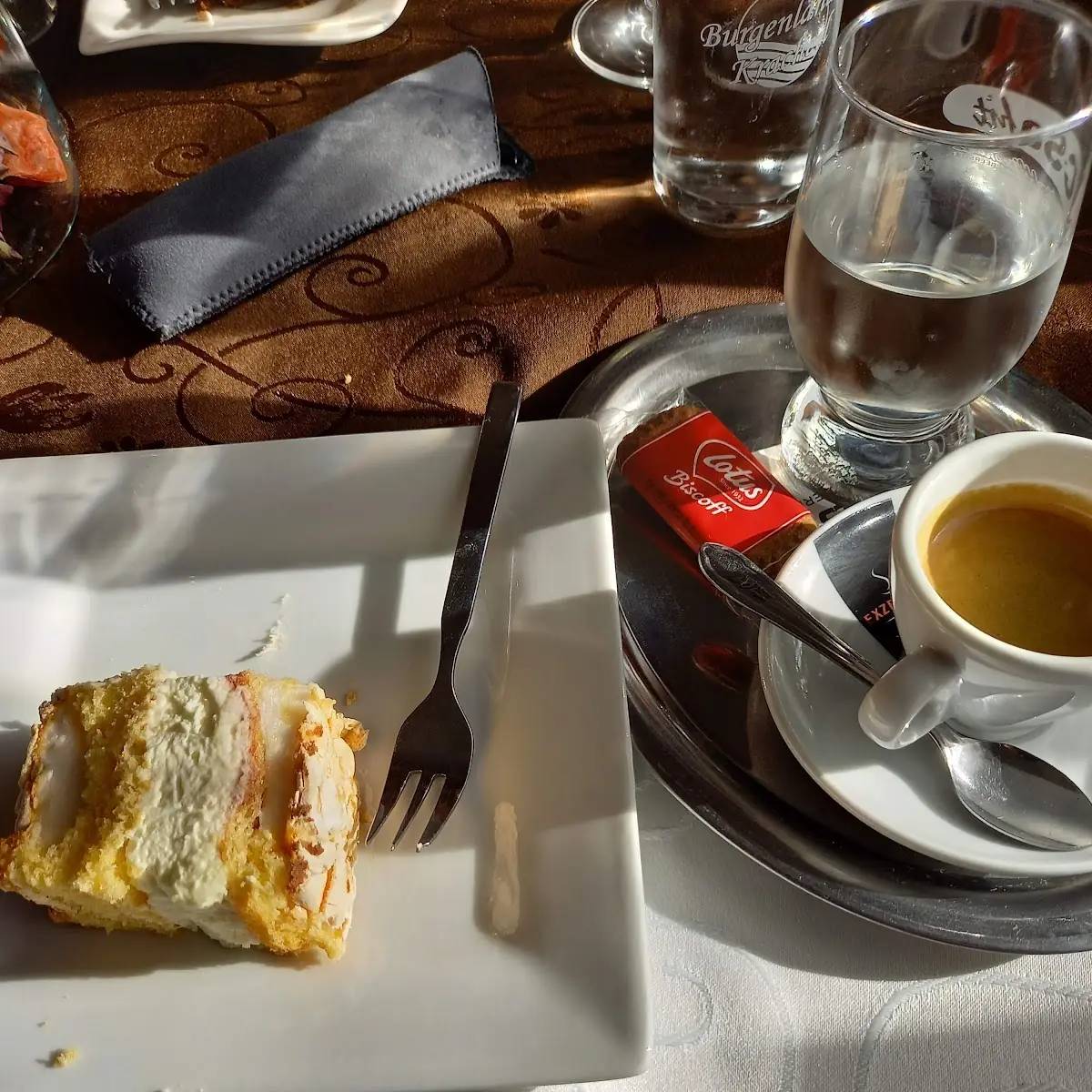 Kardinalschnitte Mit Espresso