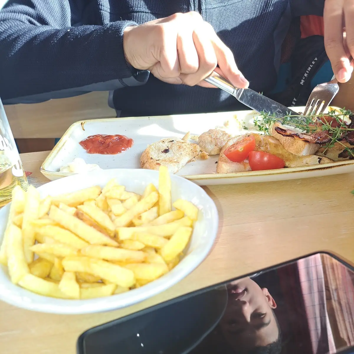 Skifahrertoast Mit Pommes Statt Salat