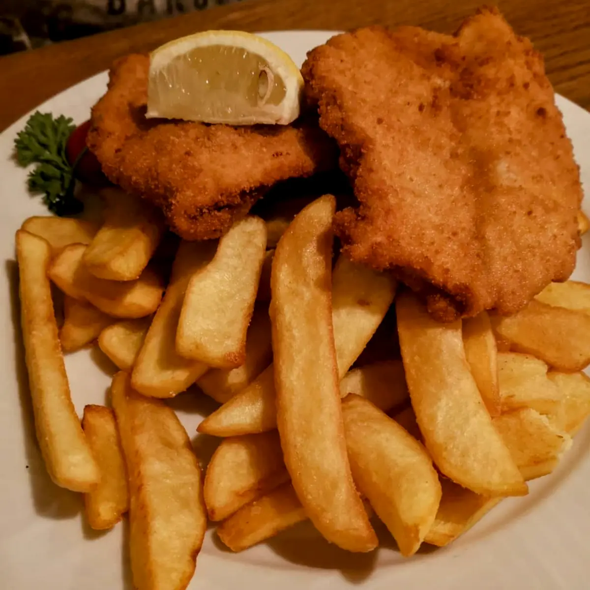 Wiener Schnitzel Mit Pommes Frites