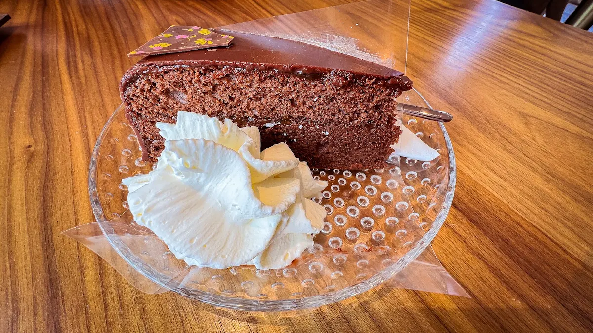 Sachertorte Mit Sahne